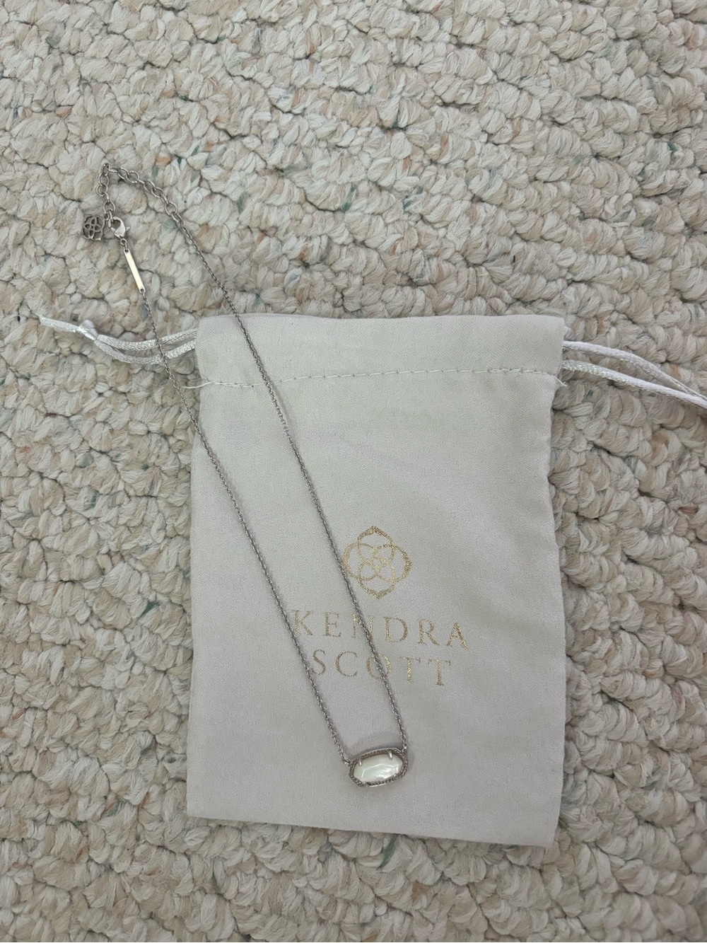 Kendra Scott necklace